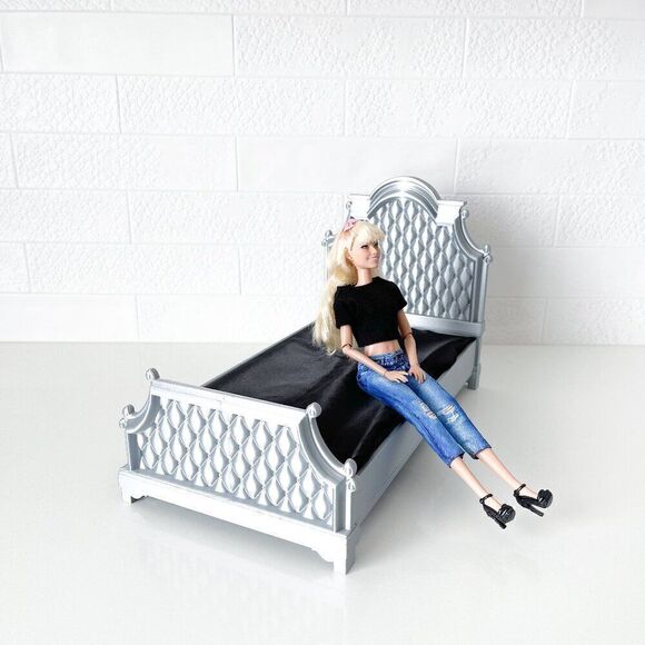 Silver Tufted Miniature Chesterfield Bed Queen Size 1:6 Scale Barbie Dollhouse - Picture 1 of 6